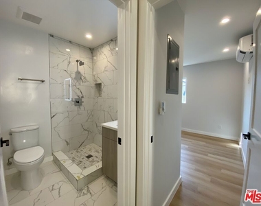 3207 W 3rd Street - Photo Thumbnail 9