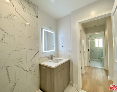3207 W 3rd Street - Photo Thumbnail 13