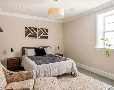 12142 Hollyglen Place - Photo Thumbnail 31
