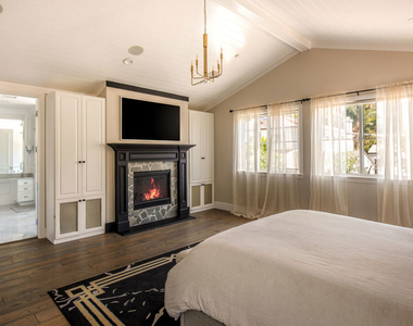 12142 Hollyglen Place - Photo Thumbnail 20