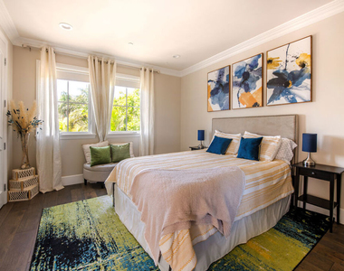 12142 Hollyglen Place - Photo Thumbnail 24
