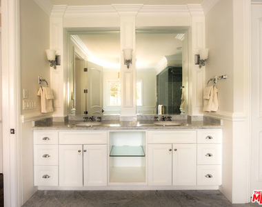 12142 Hollyglen Place - Photo Thumbnail 21