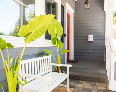 12142 Hollyglen Place - Photo Thumbnail 2