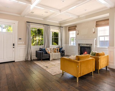12142 Hollyglen Place - Photo Thumbnail 5