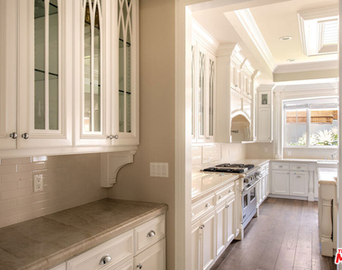 12142 Hollyglen Place - Photo Thumbnail 15