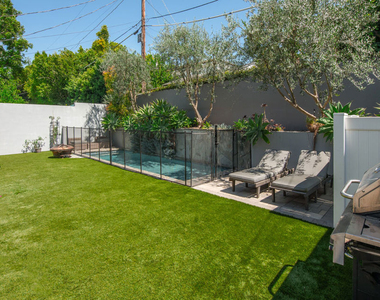 12142 Hollyglen Place - Photo Thumbnail 41