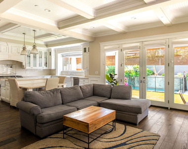 12142 Hollyglen Place - Photo Thumbnail 9