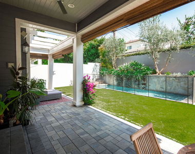 12142 Hollyglen Place - Photo Thumbnail 39