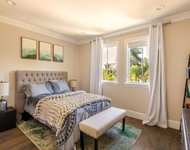12142 Hollyglen Place - Photo Thumbnail 28