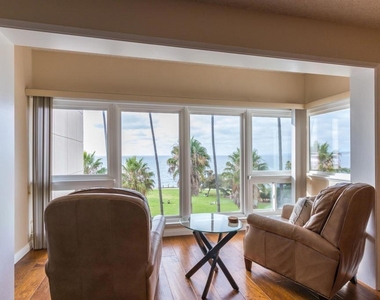 1039 Coast Blvd - Photo Thumbnail 3