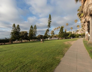 1039 Coast Blvd - Photo Thumbnail 19