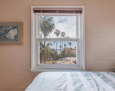 1039 Coast Blvd - Photo Thumbnail 7