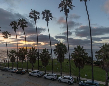 1039 Coast Blvd - Photo Thumbnail 24
