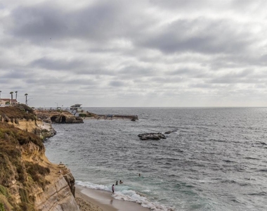 1039 Coast Blvd - Photo Thumbnail 14