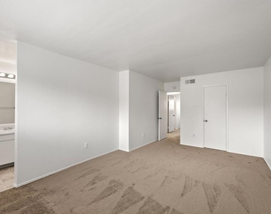 5580 Lake Park Way - Photo Thumbnail 23