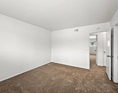 5580 Lake Park Way - Photo Thumbnail 26