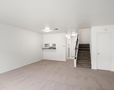 5580 Lake Park Way - Photo Thumbnail 8