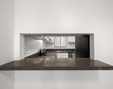5580 Lake Park Way - Photo Thumbnail 13