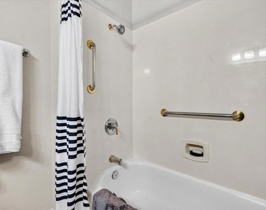 39305 Fernwood Glen Court - Photo Thumbnail 23