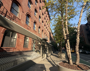 East 12th Street - Photo Thumbnail 7