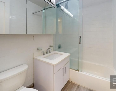 East 82nd Street - Photo Thumbnail 4