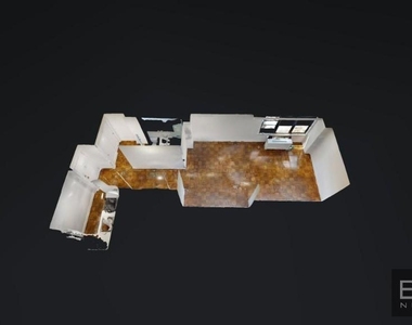 East 82nd Street - Photo Thumbnail 9