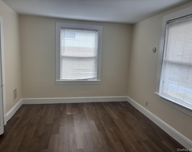9 Myrtle Street - Photo Thumbnail 1