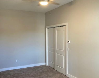 116 Waverly Avenue - Photo Thumbnail 3
