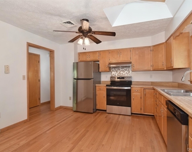 32 Springwood Avenue - Photo Thumbnail 5