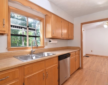 32 Springwood Avenue - Photo Thumbnail 7
