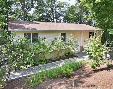 32 Springwood Avenue - Photo Thumbnail 1