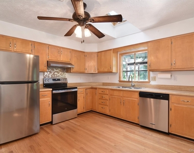 32 Springwood Avenue - Photo Thumbnail 6