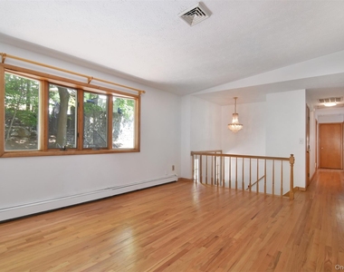 32 Springwood Avenue - Photo Thumbnail 3