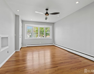 262 Wall Street - Photo Thumbnail 4