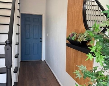 297 Sutton Street - Photo Thumbnail 2