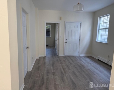 297 Sutton Street - Photo Thumbnail 7