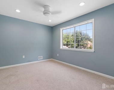 6 Bradford Drive - Photo Thumbnail 14