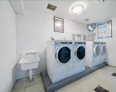 337 W 43rd Street - Photo Thumbnail 13