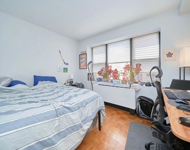 337 W 43rd Street - Photo Thumbnail 14