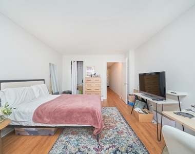 337 W 43rd Street - Photo Thumbnail 3