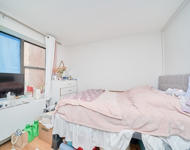 337 W 43rd Street - Photo Thumbnail 6