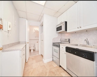 331 W 43rd Street - Photo Thumbnail 3