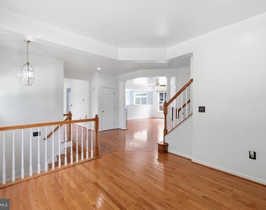 2917 Markhams Grant Drive - Photo Thumbnail 4