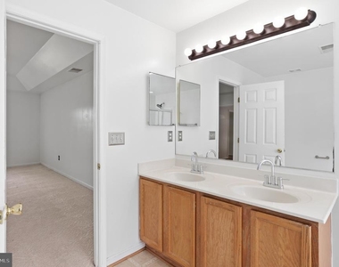 2917 Markhams Grant Drive - Photo Thumbnail 38