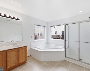 2917 Markhams Grant Drive - Photo Thumbnail 37