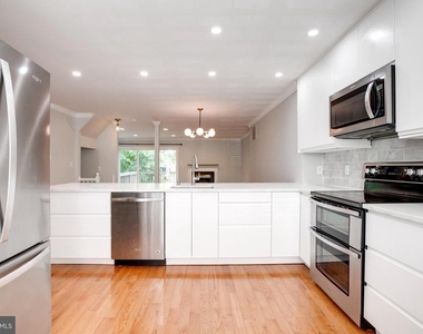 5610 Gosling Court - Photo Thumbnail 11