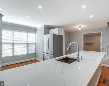 5610 Gosling Court - Photo Thumbnail 6