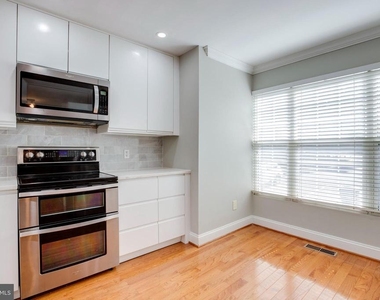 5610 Gosling Court - Photo Thumbnail 9