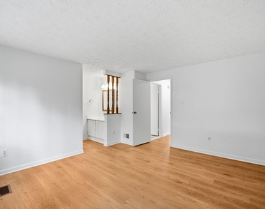 7998 Tyson Oaks Circle - Photo Thumbnail 8
