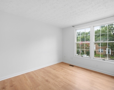7998 Tyson Oaks Circle - Photo Thumbnail 11
